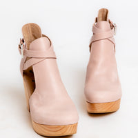 Free People Cedar Clog in Blush Antique