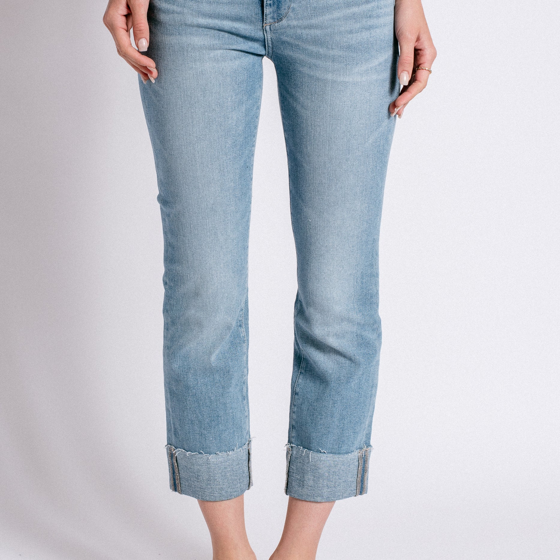 DL1961 Mara Straight Midrise Instaculpt Ankle