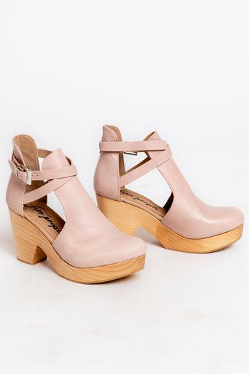 Free People Cedar Clog in Blush Antique