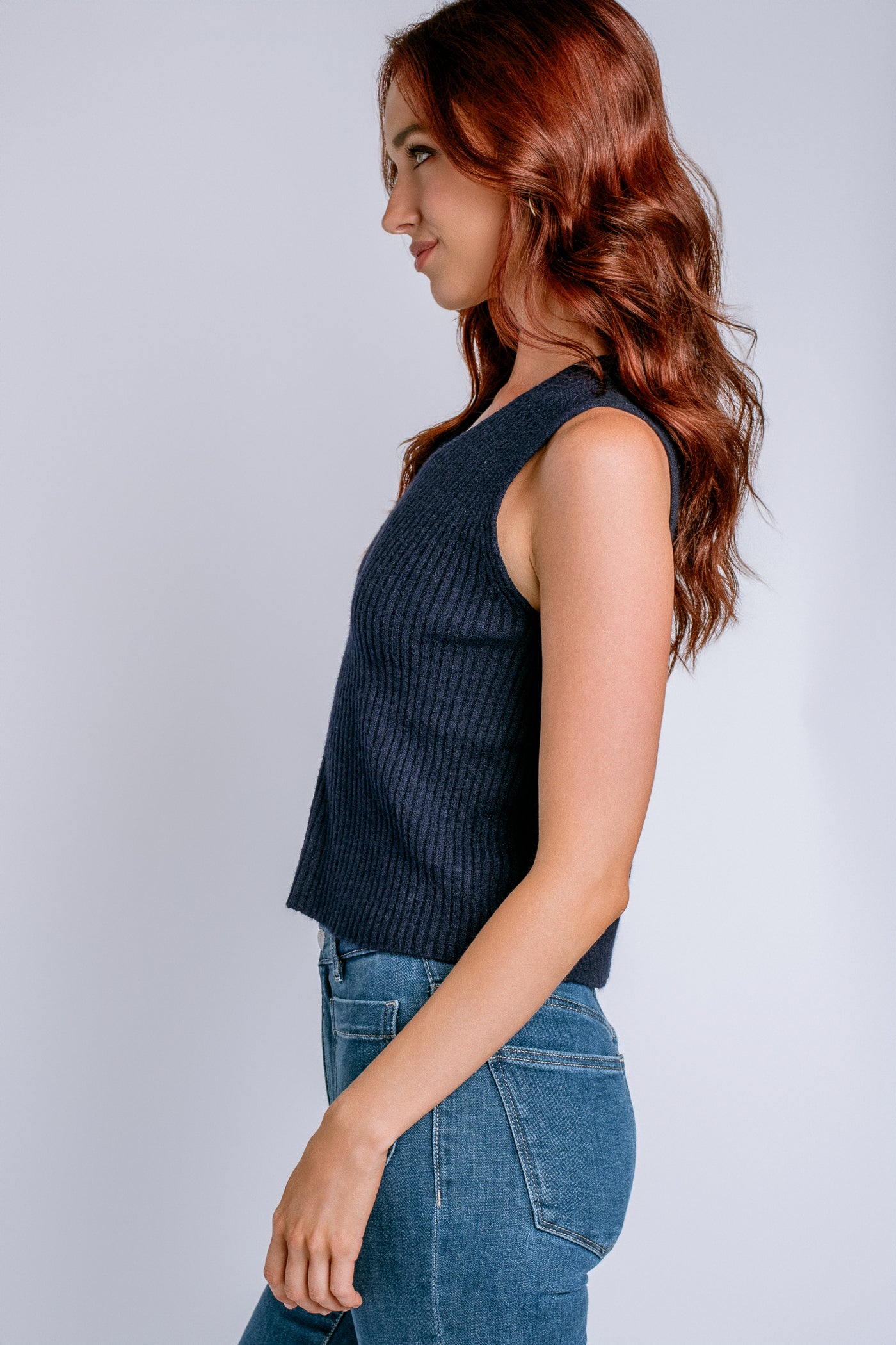 Milio Milano Ribbed V-Neck Sleeveless Knit Top