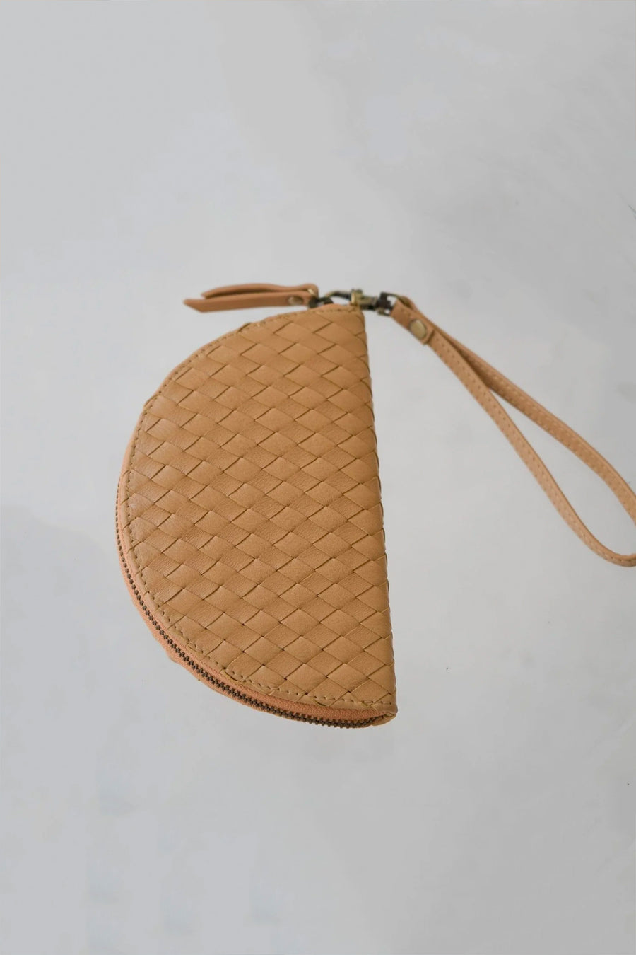 MANDRN Wedge Woven Wallet in Sand